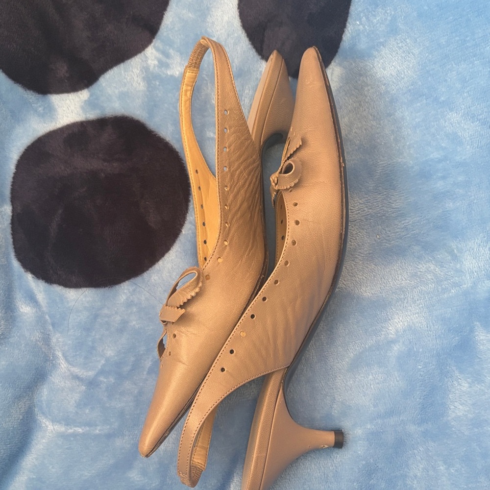 Anne Klein Tan Slingback Heels with Bow - Picture 4 of 4